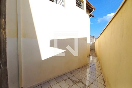 Casa para alugar com 60m², 2 quartos e 1 vagaQuintal