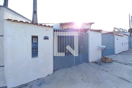 Casa para alugar com 60m², 2 quartos e 1 vagaFachada 