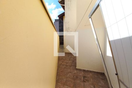 Casa para alugar com 60m², 2 quartos e 1 vagaQuintal