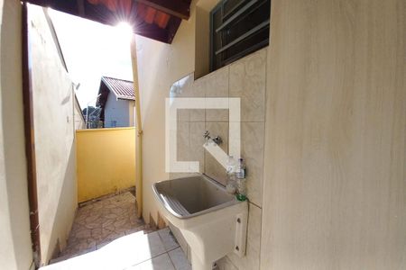 Casa para alugar com 60m², 2 quartos e 1 vagaÁrea de Serviço