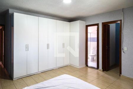 Casa para alugar com 260m², 4 quartos e 2 vagas Casa para alugar com 260m², 4 quartos e 2 vagasSuíte 1