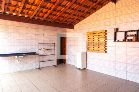 Casa para alugar com 260m², 4 quartos e 2 vagas Casa para alugar com 260m², 4 quartos e 2 vagasÁrea de serviço e quintal