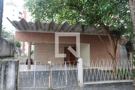 Casa à venda com 250m², 4 quartos e 3 vagasFachada