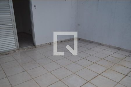 Casa à venda com 180m², 3 quartos e 2 vagasVaranda