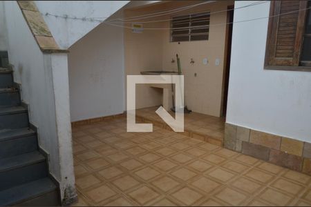 Casa à venda com 180m², 3 quartos e 2 vagas Área externa e lavanderia