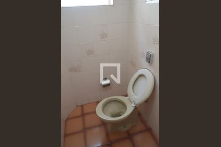 Casa à venda com 180m², 3 quartos e 2 vagasBanheiro 1