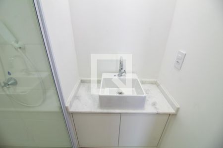 Banheiro de kitnet/studio para alugar com 1 quarto, 27m² em Santo Amaro, São Paulo