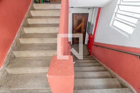 Apartamento à venda com 48m², 2 quartos e 1 vaga Apartamento à venda com 48m², 2 quartos e 1 vagaEscada