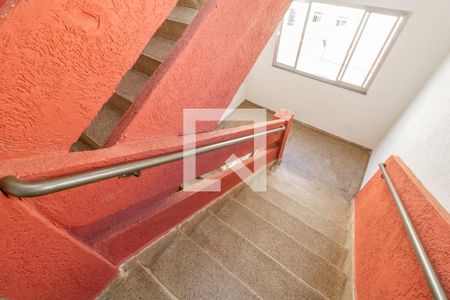 Apartamento à venda com 48m², 2 quartos e 1 vaga Apartamento à venda com 48m², 2 quartos e 1 vagaEscada