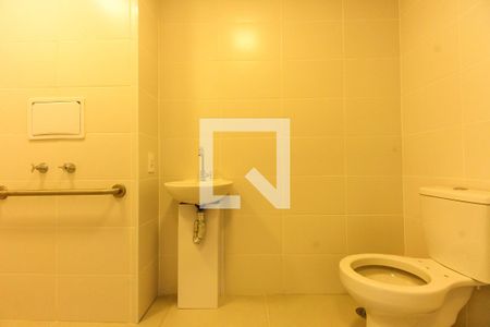 Banheiro de kitnet/studio para alugar com 1 quarto, 27m² em Chácara Seis de Outubro, São Paulo