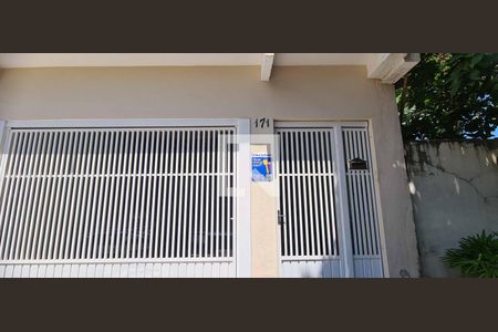 Casa à venda com 241m², 3 quartos e 1 vaga Casa à venda com 241m², 3 quartos e 1 vagaFachada