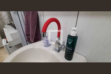 Casa à venda com 241m², 3 quartos e 1 vaga Casa à venda com 241m², 3 quartos e 1 vagaBanheiro Suíte fundos