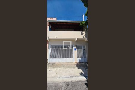 Casa à venda com 241m², 3 quartos e 1 vaga Casa à venda com 241m², 3 quartos e 1 vagaFachada