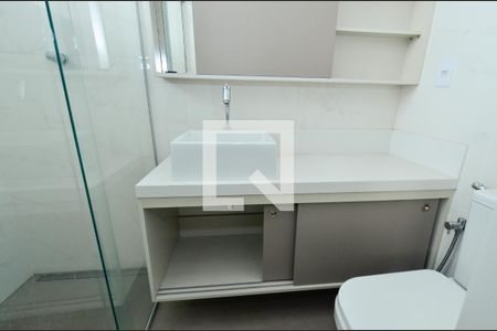 Banheiro suite de apartamento para alugar com 2 quartos, 70m² em Santa Tereza, Belo Horizonte