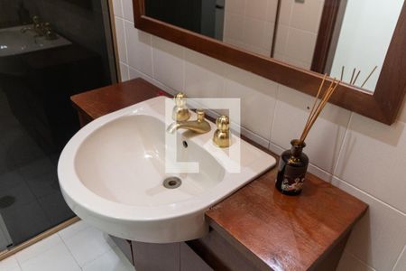 Casa à venda com 180m², 3 quartos e 2 vagasBanheiro Social