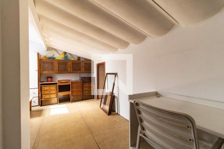 Casa à venda com 180m², 3 quartos e 2 vagasQuarto de Serviço