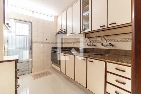 Casa à venda com 180m², 3 quartos e 2 vagasCozinha