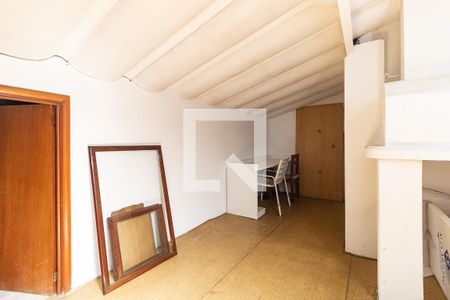 Casa à venda com 180m², 3 quartos e 2 vagasQuarto de Serviço