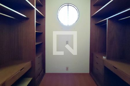 Casa de condomínio à venda com 600m², 6 quartos e 7 vagasCloset