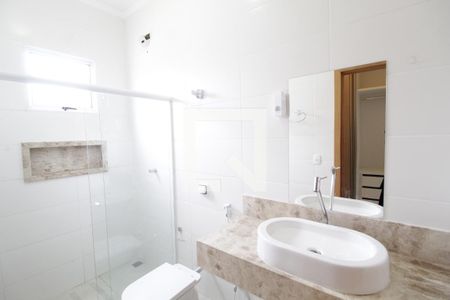 Banheiro da Suíte 1 de casa para alugar com 3 quartos, 220m² em Jardim Karaíba, Uberlândia