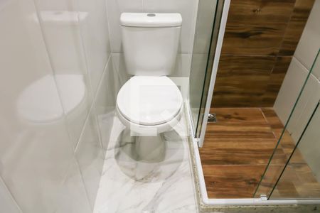 Casa à venda com 80m², 2 quartos e sem vaga Casa à venda com 80m², 2 quartos e sem vagaBanheiro