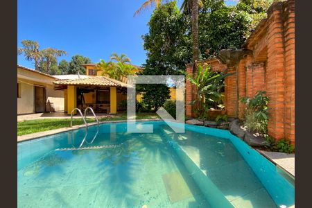 Casa à venda com 609m², 7 quartos e 6 vagas Casa à venda com 609m², 7 quartos e 6 vagasPiscina