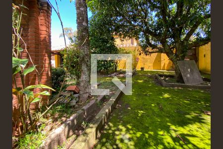 Casa à venda com 609m², 7 quartos e 6 vagas Casa à venda com 609m², 7 quartos e 6 vagasQuintal