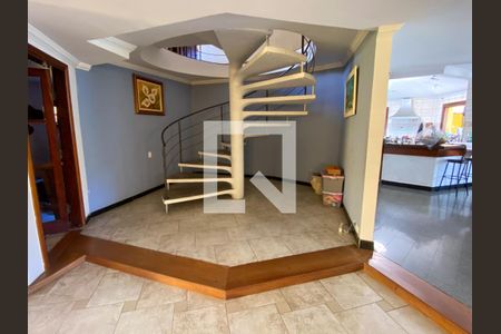 Escada de casa à venda com 7 quartos, 609m² em Parque dos Principes, São Paulo