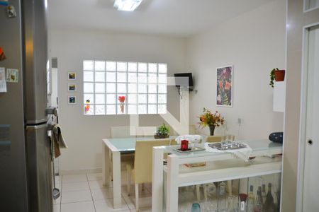 Casa à venda com 200m², 3 quartos e 4 vagas Casa à venda com 200m², 3 quartos e 4 vagasCozinha