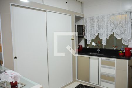 Casa à venda com 200m², 3 quartos e 4 vagas Casa à venda com 200m², 3 quartos e 4 vagasCozinha