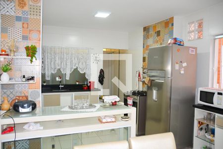 Casa à venda com 200m², 3 quartos e 4 vagas Casa à venda com 200m², 3 quartos e 4 vagasCozinha