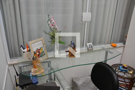 Casa à venda com 200m², 3 quartos e 4 vagas Casa à venda com 200m², 3 quartos e 4 vagasEscritório