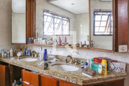 Casa à venda com 450m², 4 quartos e 4 vagasBanheiro da Suíte 1