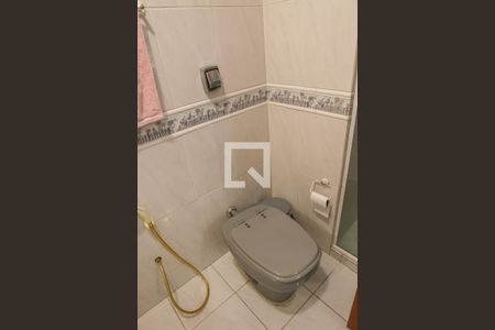 Casa à venda com 450m², 4 quartos e 4 vagasBanheiro da Suíte 2