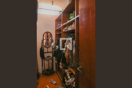 Casa à venda com 450m², 4 quartos e 4 vagasSuíte 1