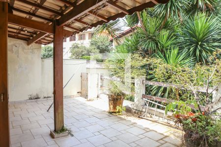 Casa à venda com 450m², 4 quartos e 4 vagasSacada da Área de Serviço