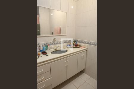 Casa à venda com 450m², 4 quartos e 4 vagasBanheiro da Suíte 2