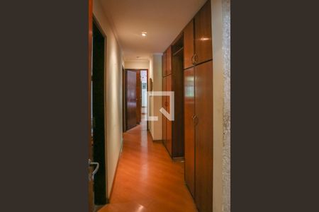 Corredor de casa para alugar com 4 quartos, 450m² em Bela Aliança, São Paulo