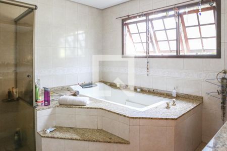 Casa à venda com 450m², 4 quartos e 4 vagasBanheiro da Suíte 1