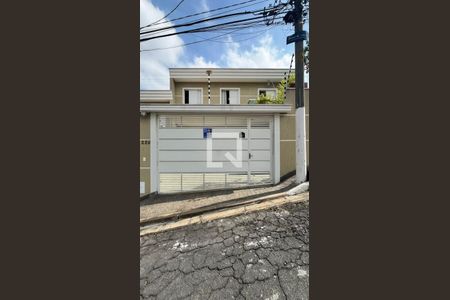 Casa à venda com 100m², 3 quartos e 2 vagas Casa à venda com 100m², 3 quartos e 2 vagasFachada