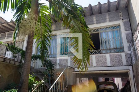 Casa à venda com 332m², 5 quartos e 3 vagasFachada