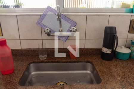 Casa à venda com 332m², 5 quartos e 3 vagasCozinha 1