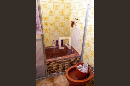 Casa à venda com 332m², 5 quartos e 3 vagasBanheiro 2