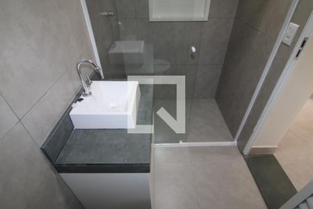 Banheiro de casa para alugar com 2 quartos, 45m² em Vila Gustavo, São Paulo