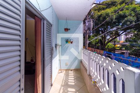 Sacada de casa para alugar com 3 quartos, 300m² em Vila Paulo Silas, São Paulo