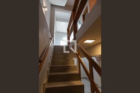 Escada de casa para alugar com 2 quartos, 110m² em Vila Mariana, São Paulo