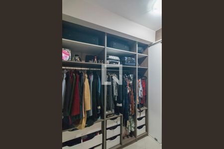 Apartamento à venda com 194m², 3 quartos e 1 vaga Apartamento à venda com 194m², 3 quartos e 1 vagaCloset da Suite