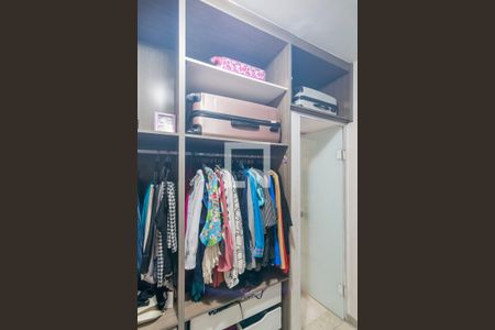 Apartamento à venda com 194m², 3 quartos e 1 vaga Apartamento à venda com 194m², 3 quartos e 1 vagaCloset da Suite