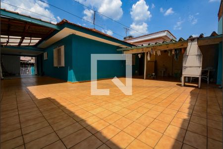 Casa à venda com 252m², 2 quartos e 4 vagasQuintal - fundo
