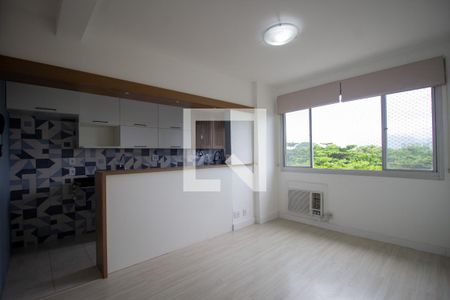 Sala de apartamento para alugar com 2 quartos, 58m² em Barra da Tijuca, Rio de Janeiro